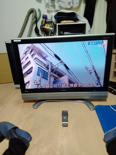 ３７型液晶カラーテレビ。 シャープアクオス、２００９年製。