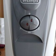 デロンギオイルヒーター　HR03812T　ピカピカのイタリア製の画像