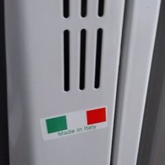 デロンギオイルヒーター　HR03812T　ピカピカのイタリア製の画像