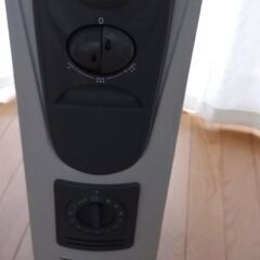 デロンギオイルヒーター　HR03812T　ピカピカのイタリア製の画像