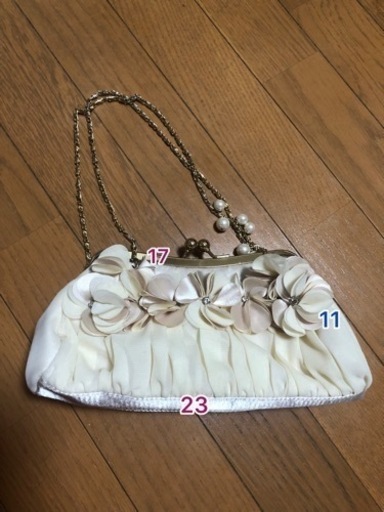 美品　レッセパッセ　お花・パール付き　パーティーバッグ