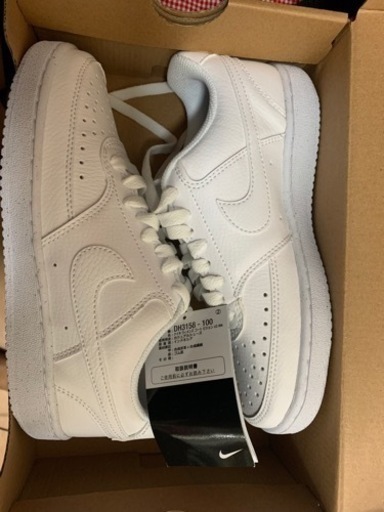 Nike レディース　22.5cm (新品)