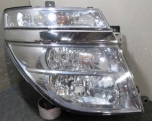 E51エルグランドライダー　メッキガーニッシュ付き右ヘッドライト　曇り有　日産