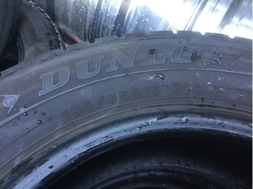 DUNLOP スタッドレスタイヤ　４本　タイヤのみ