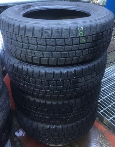 DUNLOP スタッドレスタイヤ　４本　タイヤのみ