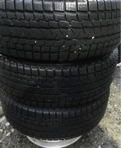 YOKOHAMA スタッドレスタイヤ　225/60R17