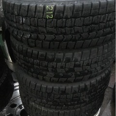 DUNLOP 195/60R16 スタッドレス　タイヤ４本