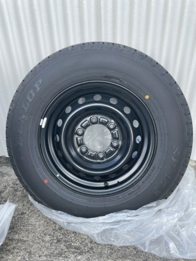 ハイエース 200系7型　新品タイヤ