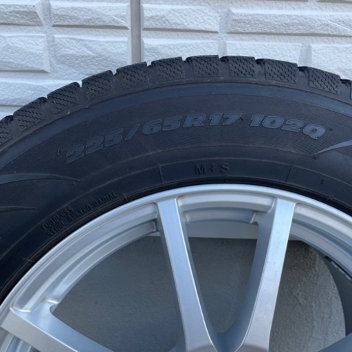 スタッドレスタイヤ　225/65R17