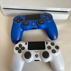 PS4 PlayStation4本体＋コントローラー2台の画像