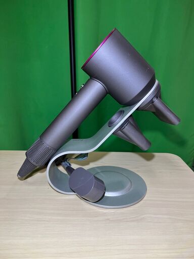 受付再開　　【ダイソン】HD01 ヘアードライヤー dyson 純正スタンド付 小物家電 生活家電 動作OK
