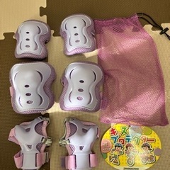 キッズヘルメット（Dtown）とキッズプロテクター（BRIDGESTONE）の画像