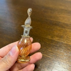 香水瓶の画像