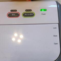 【最終値下げ】フードセーバー　未使用のロール紙や袋タイプも多数セット　正月の冷凍保存にも◎の画像