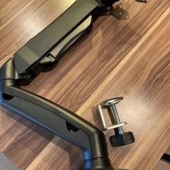  DEVAISE モニタアーム27インチ対応の画像