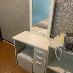 ドレッサーあげます。