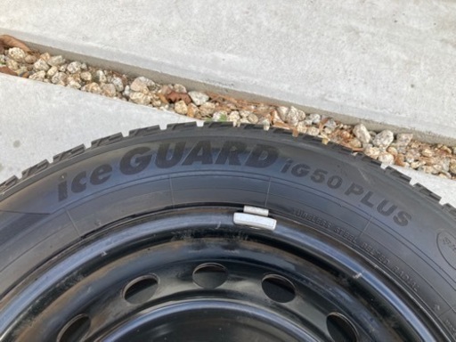 スタッドレスタイヤ　195/65R15  鉄チンホイール付き