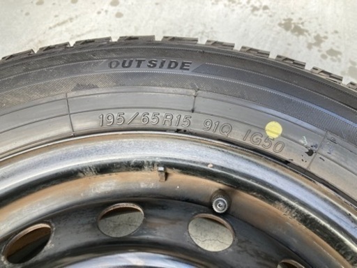 スタッドレスタイヤ　195/65R15  鉄チンホイール付き