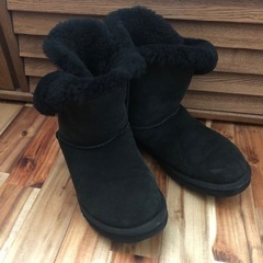UGGアグ　ムートンブーツ　ボタン付き24.5、25センチ