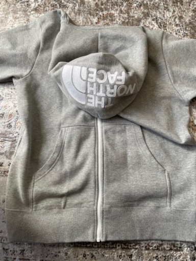 【値下げしました】ノースフェイス　パーカー