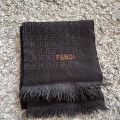 マフラー　FENDI