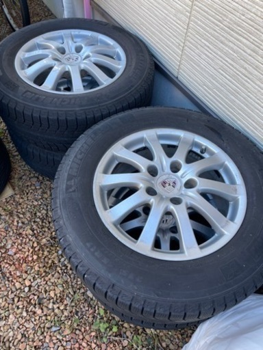 スタッドレスタイヤ　ホイール込み　235/65/R17