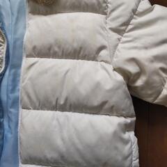 ダウンコート(白色、襟・袖口ファー付き)の画像