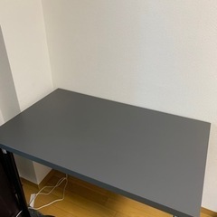 IKEAデスクとチェアのセットの画像
