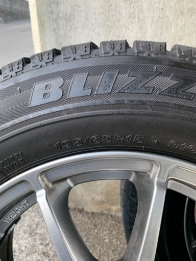 スタッドレスタイヤ4本セットホイール付きBSブリザック 195/65R15