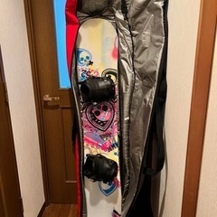 【取引中】スノーボード板 + ビンディング+スノーボードケースの画像