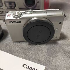 Canon EOS M100 ダブルレンズキット ホワイト　カメラの画像