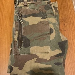 迷走柄のパンツ
