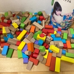 積み木おもちゃ　　210ピースぐらい500円