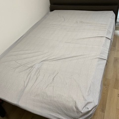 ダブルベッド（マットレス付、照明、引き出し付）