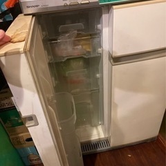 冷蔵庫¥3,000でゆずります。の画像