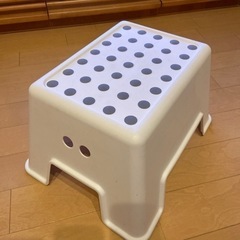【美品】IKEA ステップ　踏み台　子供用椅子の画像
