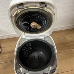 【取引者決定】TOSHIBA5.5合炊きの炊飯器の画像