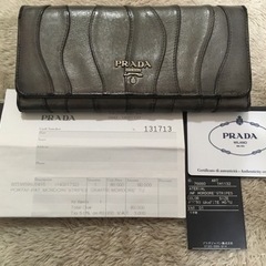 PRADA財布