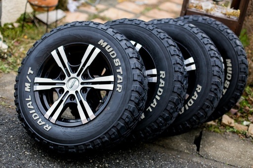 MUDSTAR RADIAL M/T 195/80R15C　107/105N 19年製　Veneta6穴アルミホイール　ハイエース