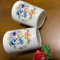ディズニーのお土産で頂いた新品カップ。ミッキー・ミニーちゃんペアデザインが可愛いカップ。湯呑みでもデザート入れにも。の画像