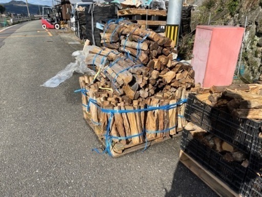 薪ストーブ用薪300kg30000円、1kg100円
