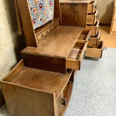 レトロな鏡台（無垢材使用）(2月に処分が決まりましたので値下げしました)の画像