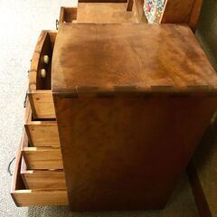 レトロな鏡台（無垢材使用）(2月に処分が決まりましたので値下げしました)の画像