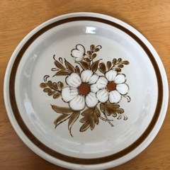 花柄の昭和レトロなお皿