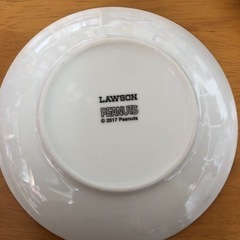 SNOOPYデザインの真っ白なお皿の画像