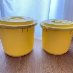 無料で差し上げます　プラスチック樽とザルの画像