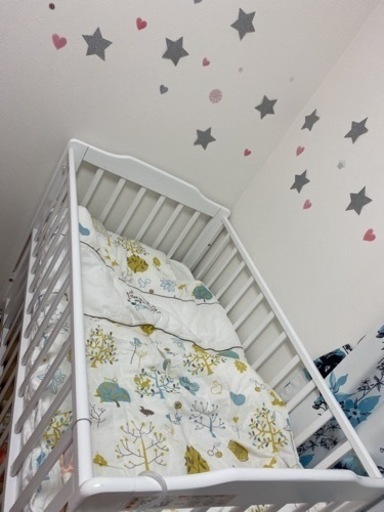 ベビーベッド（白）カトージ