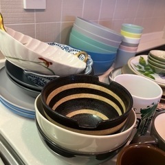 食器一色（お皿、マグカップ、ボウルなど）の画像