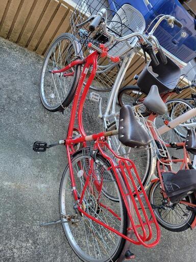 赤い自転車、ママチャリ