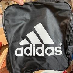 adidas ボストンバック　スクエア型　ナイロン　大きいサイズ　部活　修学旅行などにの画像